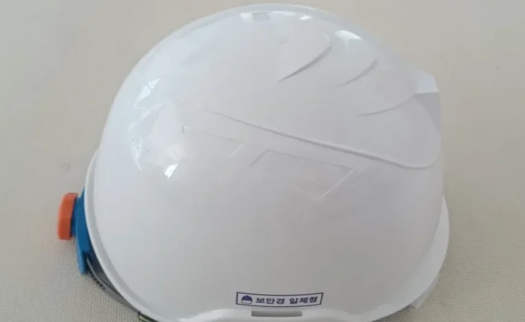 Mũ bảo hộ kiểu mũ bảo hiểm xe máy Hàn Quốc KJH-G02 màu trắng